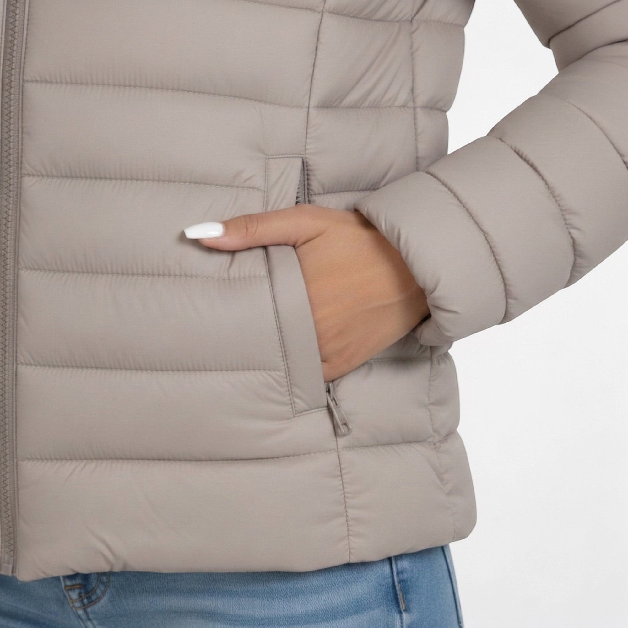Lightweight Quilted Jacket for Women with Stand Collar & Full Zip Closure | Stylish Layer for Everyday Warmth 3